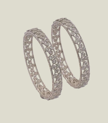 Pair of luxuries bangles with diamond-like stones 