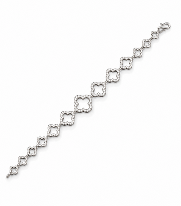 Delicate Link Bracelet Featuring A Repeating Quatrefoil